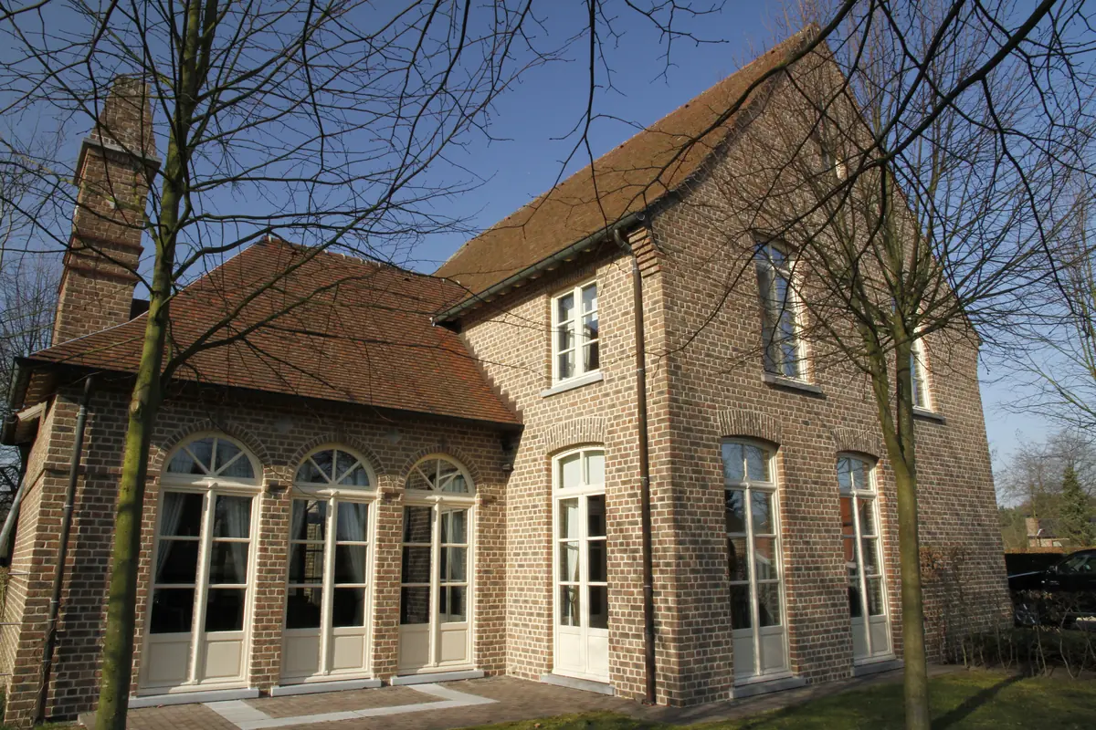Realisatie Casa Morini — klassieke voorgevel